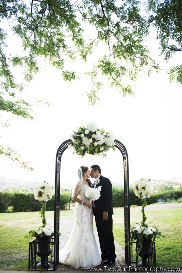 Strausheim_Manrique_Two_One_Photography_couchmanorhousewedding073_low